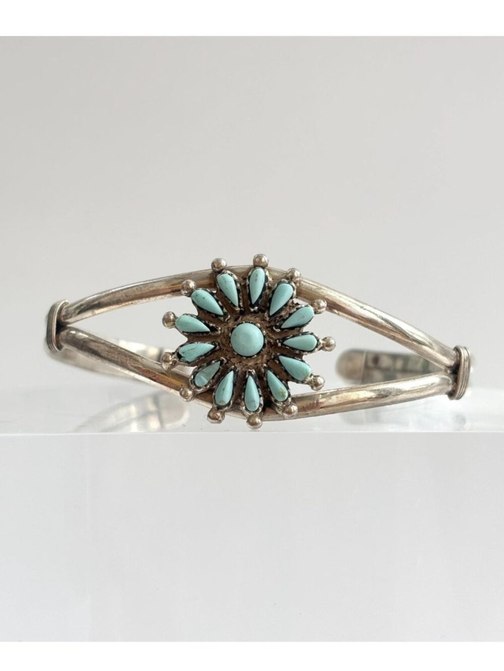 Zuni Turquoise Teardrop Floral Southwest Sterling Silver Vintage Cuff Bracelet